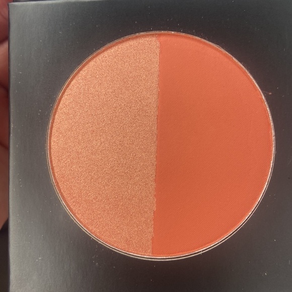 Araceli Las Flores Blushes Duo in Dahlia and Laelia - Picture 4 of 5